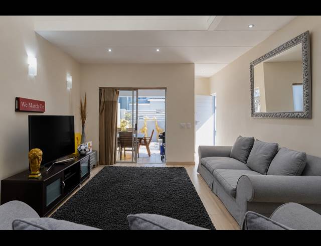 2 BEDROOM TOWNHOUSE FOR SALE IN BRYANSTON